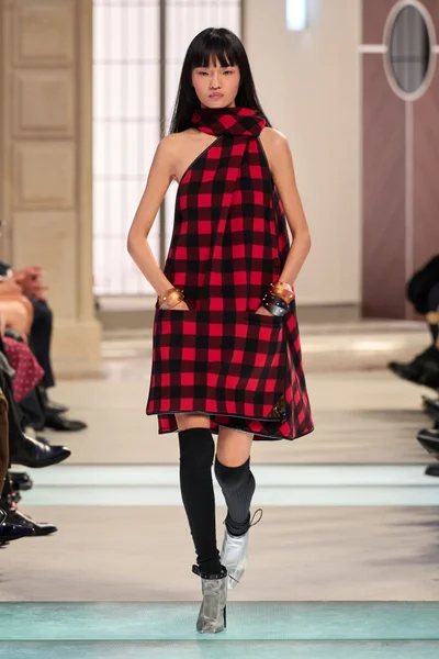 Look 10